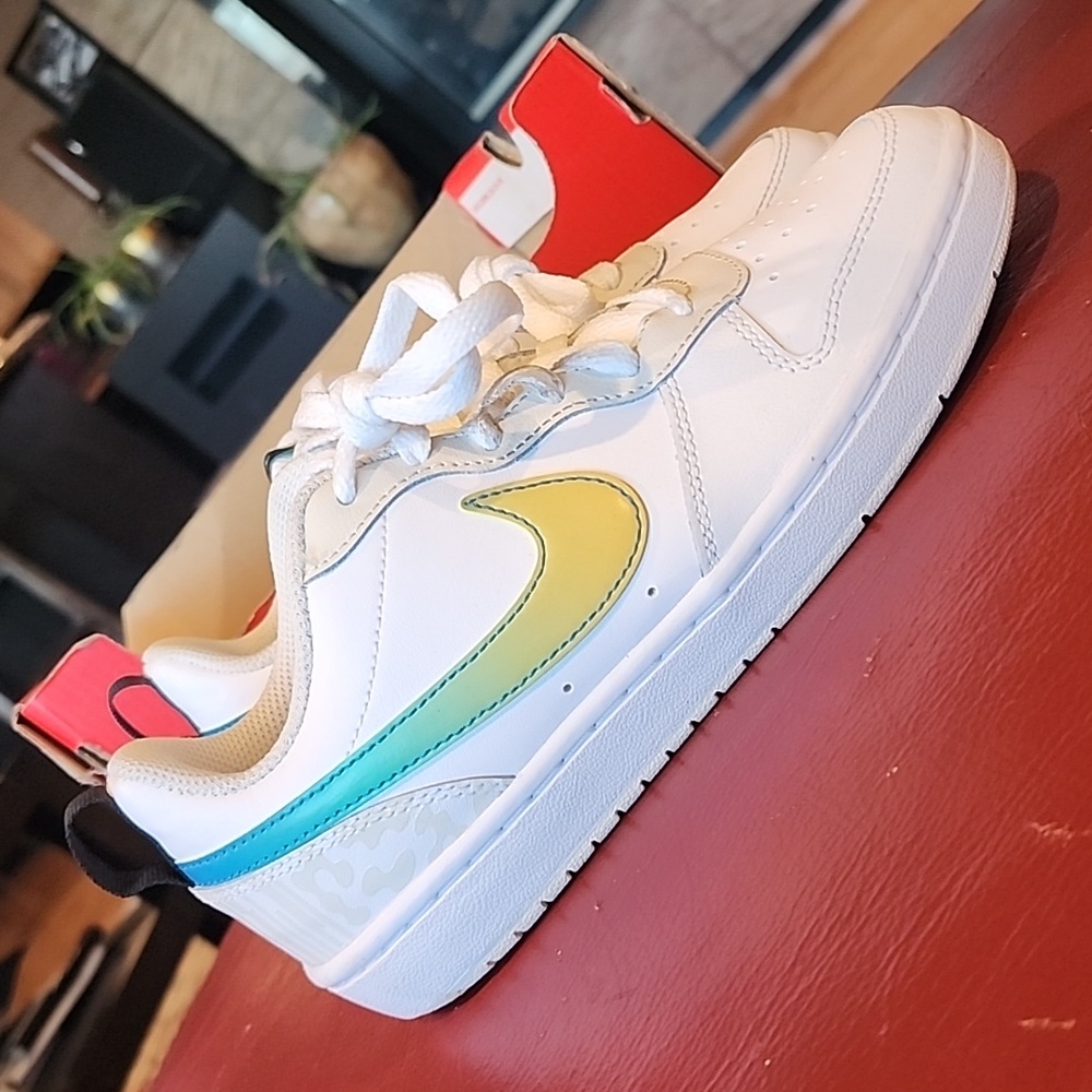 Nike: Court Borough Low 2 SE (GS), White w/ Multi-colored swoosh, Boys 4.5